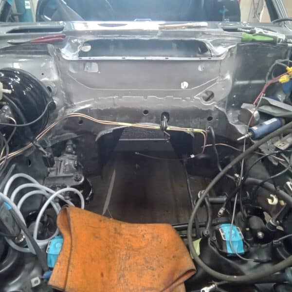 04.09.2025 1987 Mercedes 500 SL Grey welding and primer 2