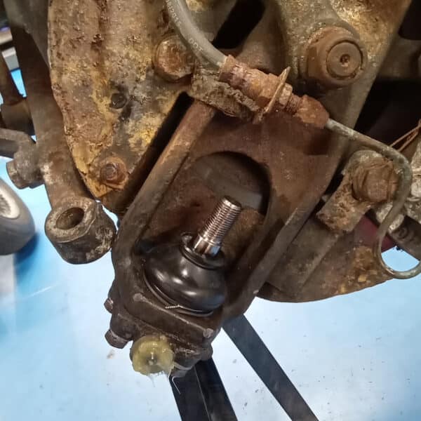 040925 1966 Jaguar EType Front Ball Joints 4
