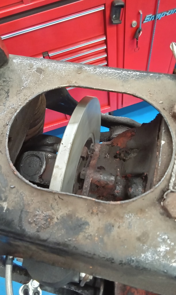 040925 1966 Jaguar EType More Rear Brakes 2