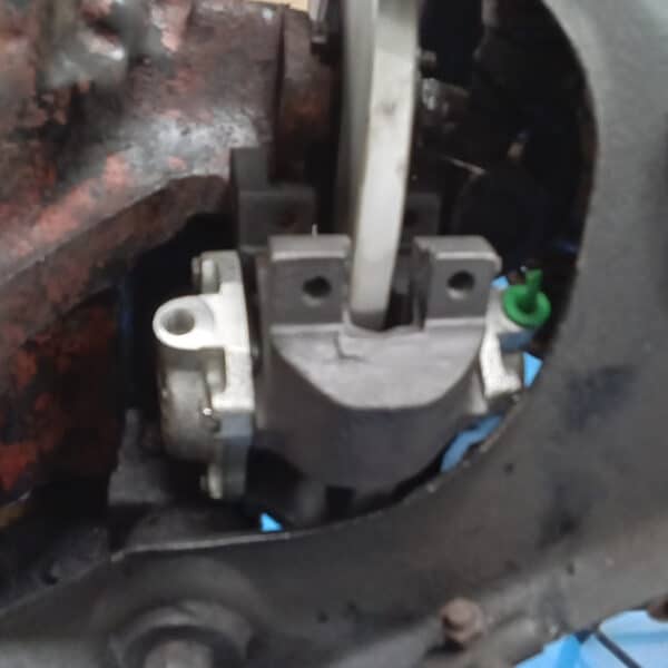 040925 1966 Jaguar EType More Rear Brakes 29