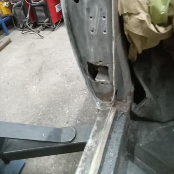 05092025 1970 Aston Martin DBS 6 Vantage strip down 37