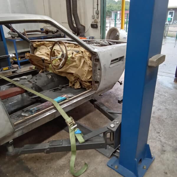 05092025 1970 Aston Martin DBS 6 Vantage strip down 45