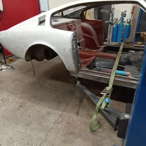 05092025 1970 Aston Martin DBS 6 Vantage strip down 47