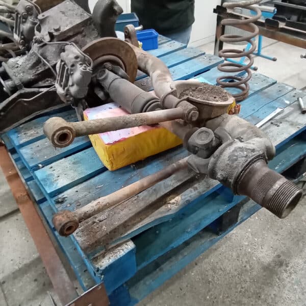 05092025 1970 Aston Martin DBS 6 Vantage strip down 7