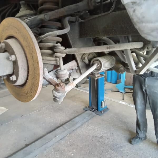 05092025 1970 Aston Martin DBS 6 Vantage strip down 77