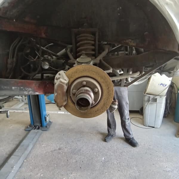 05092025 1970 Aston Martin DBS 6 Vantage strip down 78