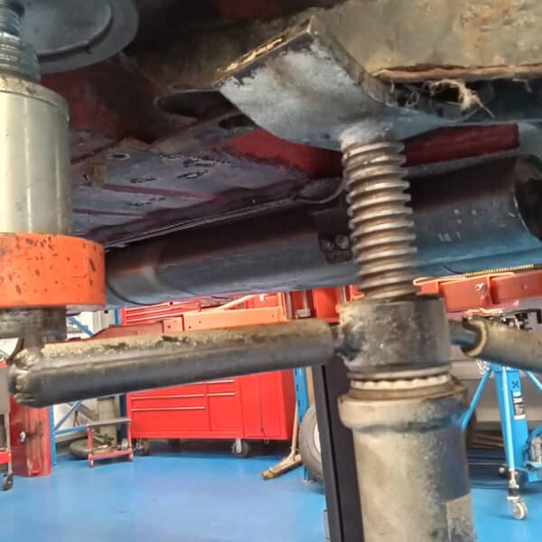 050925 1966 Jaugar E Type Rear Axle