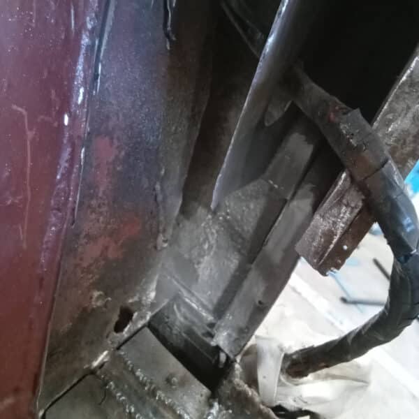 09.09.2025 1970 Aston Martin DBS 6 Vantage White Sill repair 3