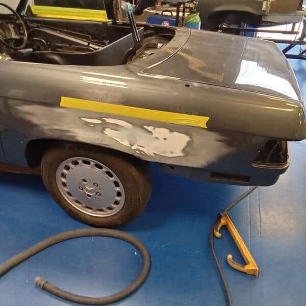 09.09.2025 1987 Mercedes 500 SL Grey Bulkhead in epoxy 1