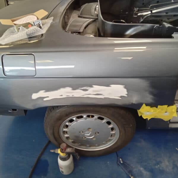09.09.2025 1987 Mercedes 500 SL Grey Bulkhead in epoxy 12