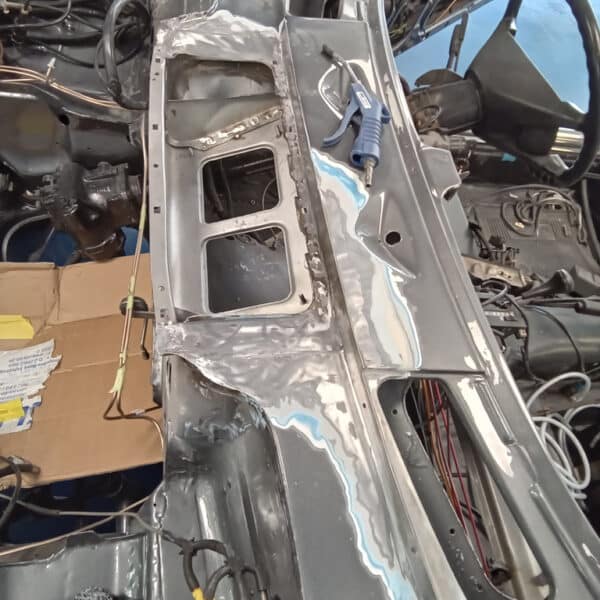 09.09.2025 1987 Mercedes 500 SL Grey Bulkhead in epoxy 4