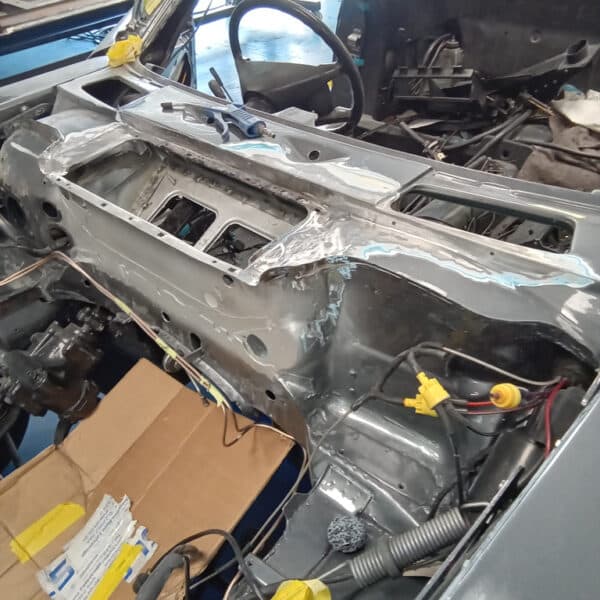 09.09.2025 1987 Mercedes 500 SL Grey Bulkhead in epoxy 5