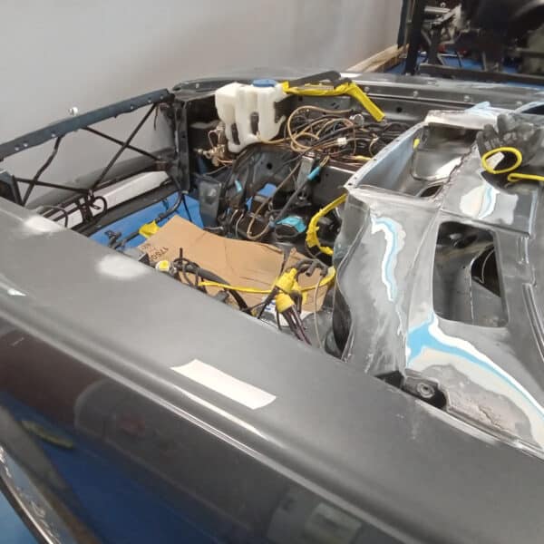 09.09.2025 1987 Mercedes 500 SL Grey Bulkhead in epoxy 8