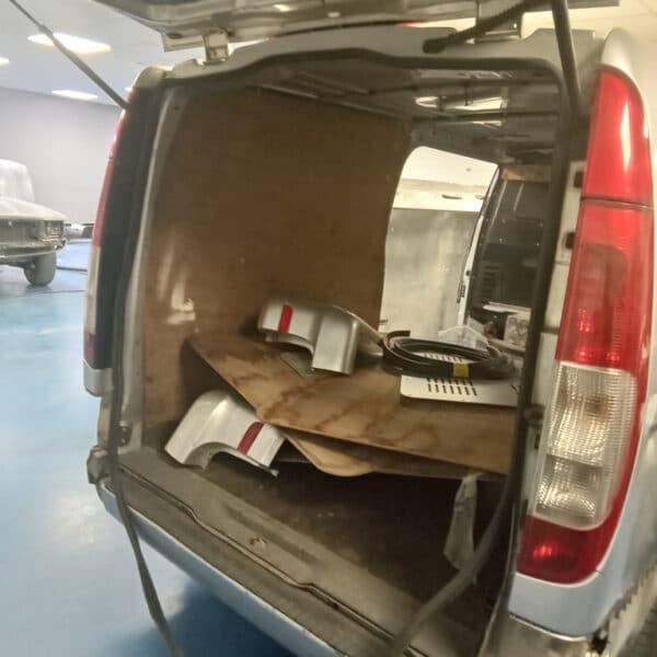 100925 2005 Mercedes Vito Teardown 21