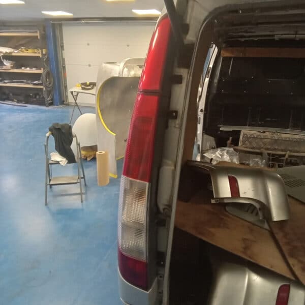 100925 2005 Mercedes Vito Teardown 23