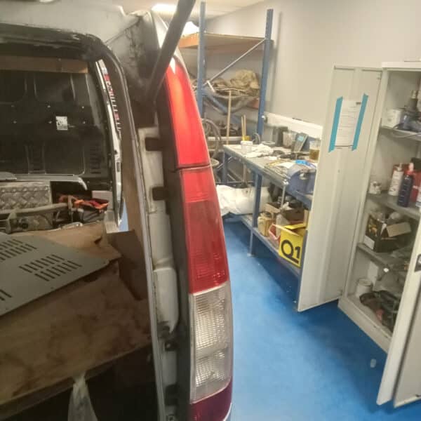 100925 2005 Mercedes Vito Teardown 24