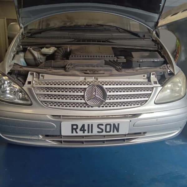 100925 2005 Mercedes Vito Teardown 3