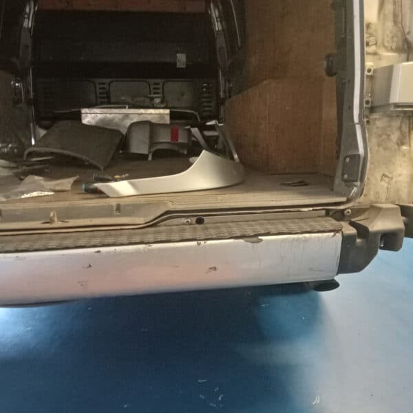100925 2005 Mercedes Vito Teardown 34