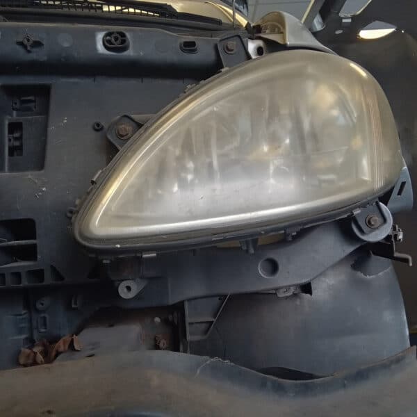 100925 2005 Mercedes Vito Teardown 9