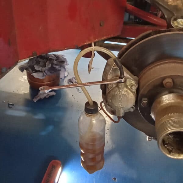 11.09.2025 1966 Jaguar E Type Red Series 1 22 Brake bleed 1