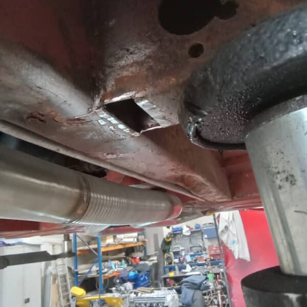 11.09.2025 1970 Aston Martin DBS 6 Vantage White reapired frame rot 2
