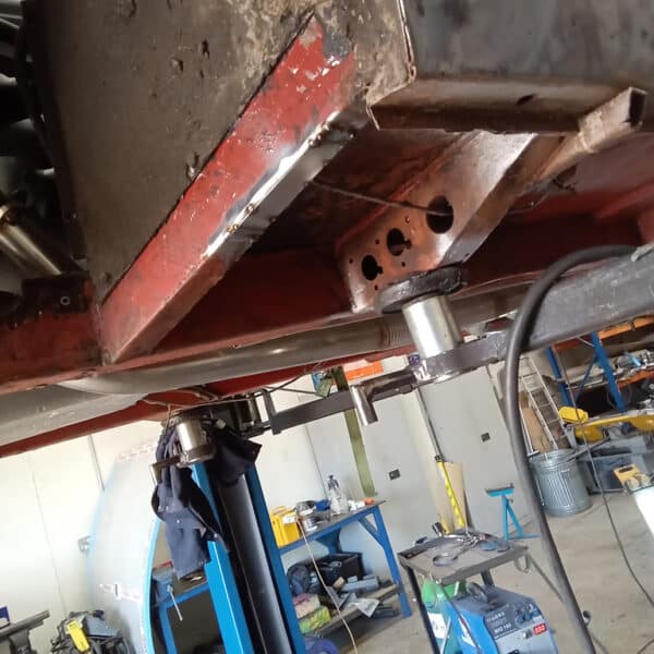 11.09.2025 1970 Aston Martin DBS 6 Vantage White rust repair 6
