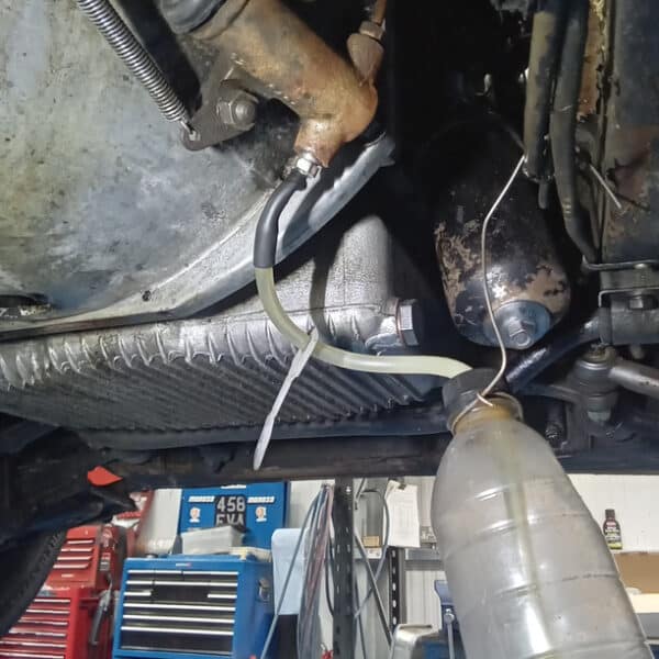 16.09.2025 1965 Jaguar 340 Mk2 Green clucth master cylinder3
