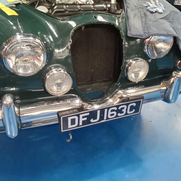 16.09.2025 1965 Jaguar 340 Mk2 Green clucth master cylinder6