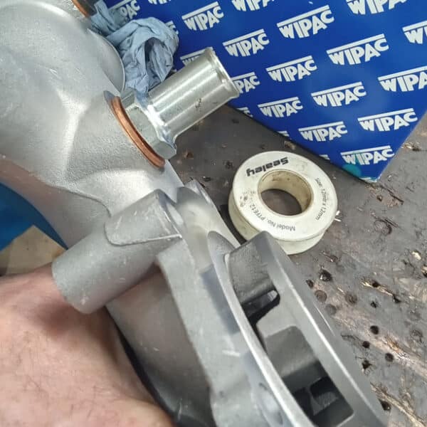 16.09.2025 1965 Jaguar 340 Mk2 Green waterpump 15
