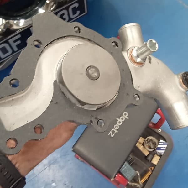16.09.2025 1965 Jaguar 340 Mk2 Green waterpump 16
