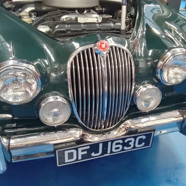 16.09.2025 1965 Jaguar 340 Mk2 Green waterpump 35