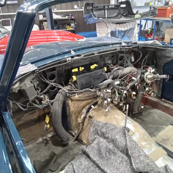16.09.2025 1969 Aston Martin DB6 Volante Blue fitting new parts 17
