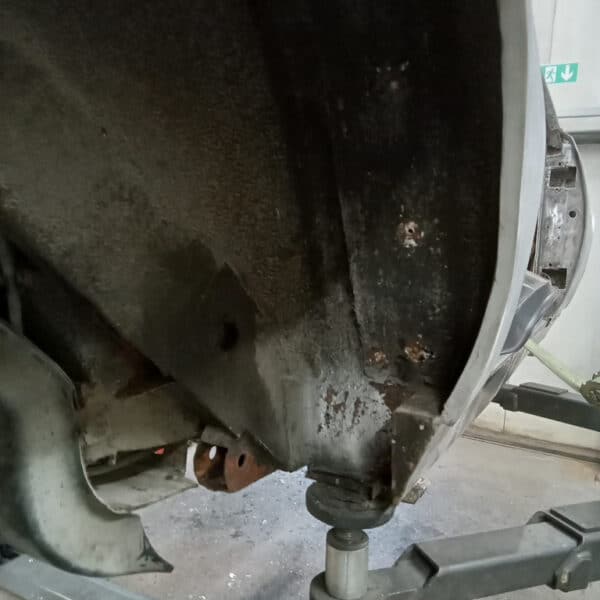 16.09.2025 1970 Aston Martin DBS 6 Vantage White right rear wheel well 91 1