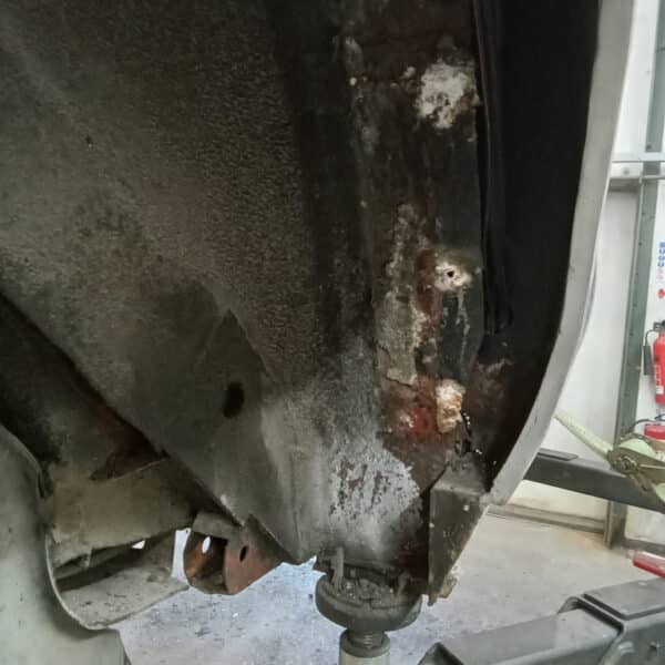 16.09.2025 1970 Aston Martin DBS 6 Vantage White right rear wheel well 91 4