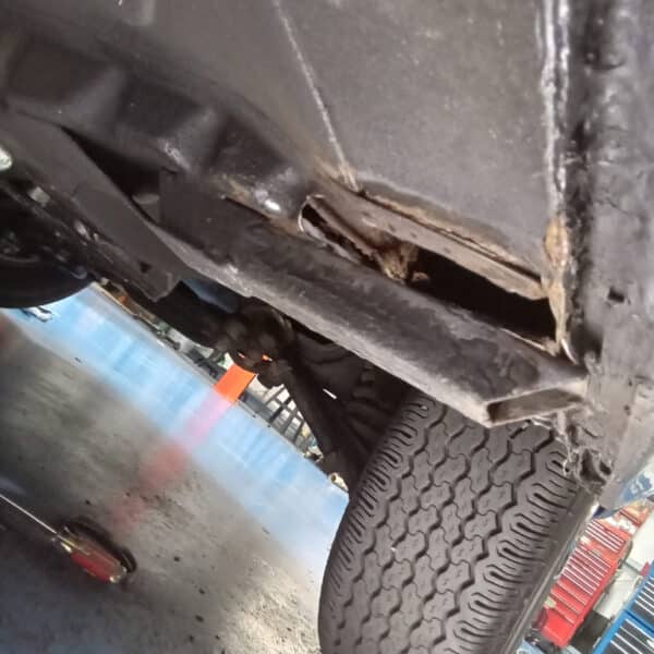 16.09.2025 1985 Daimler DS420 Limo Grey hole in floor 1