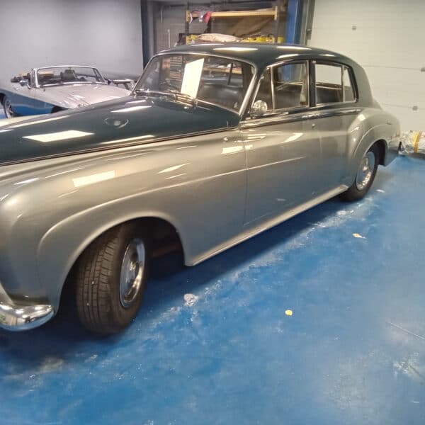 160925 1965 Rolls Royce Silver Cloud 3 Primered Masked and Painted 3