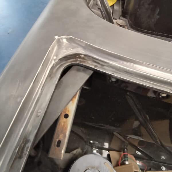 180925 1987 Mercedes 500SL Paint Peel and Rust on Boot 11