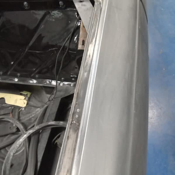180925 1987 Mercedes 500SL Paint Peel and Rust on Boot 14