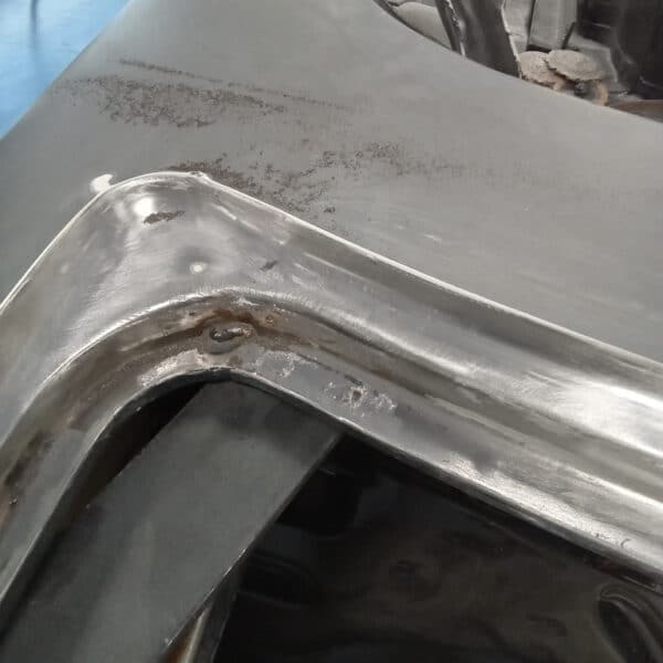 180925 1987 Mercedes 500SL Paint Peel and Rust on Boot 2