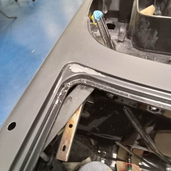 180925 1987 Mercedes 500SL Paint Peel and Rust on Boot 23