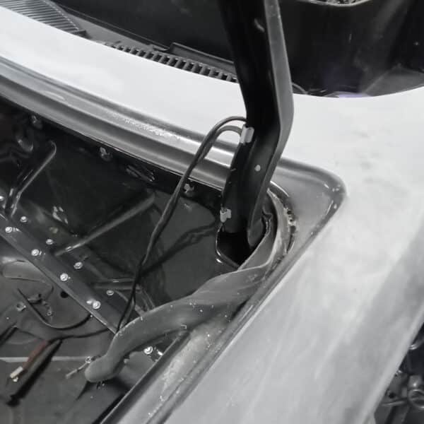 180925 1987 Mercedes 500SL Paint Peel and Rust on Boot 25