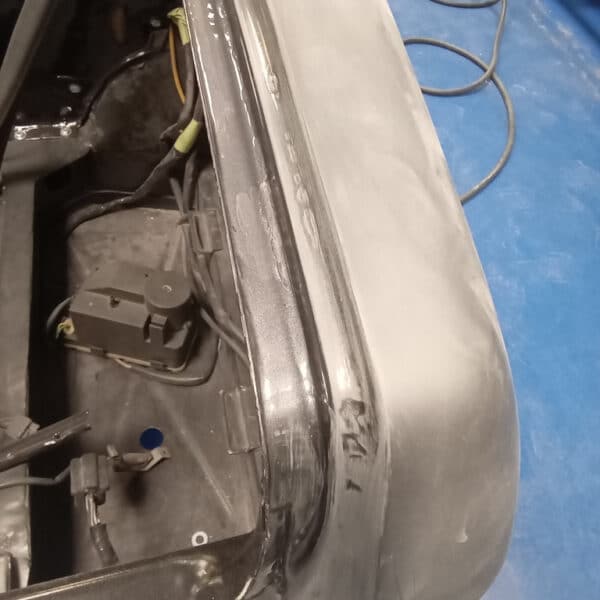 180925 1987 Mercedes 500SL Paint Peel and Rust on Boot 26