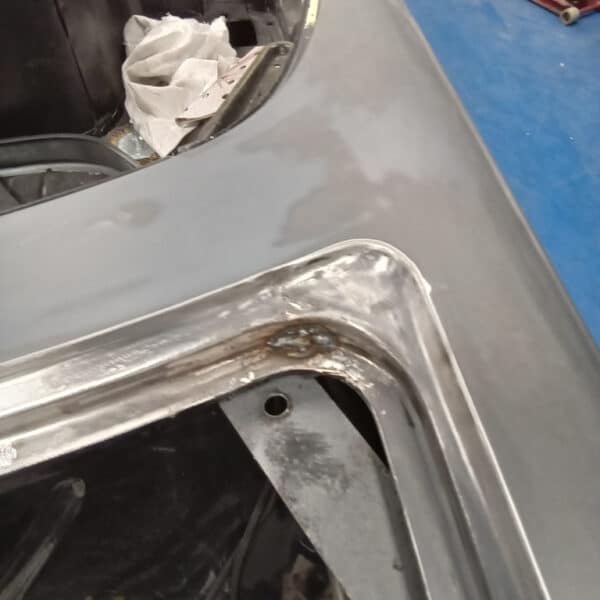 180925 1987 Mercedes 500SL Paint Peel and Rust on Boot 4