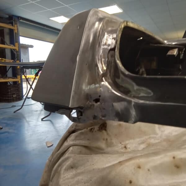 180925 1987 Mercedes 500SL Paint Peel and Rust on Boot