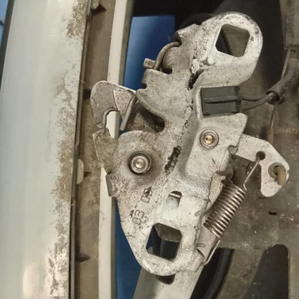 190925 2000 Peugeot 306 Cabriolet Engine Bay Painting 10
