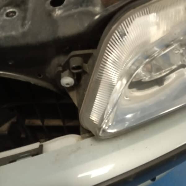 190925 2000 Peugeot 306 Cabriolet Engine Bay Painting 8