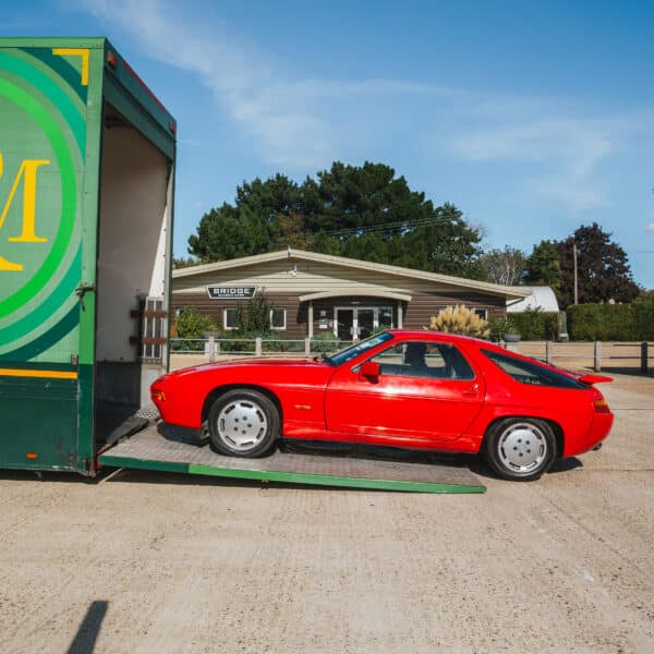 1989 Porsche 928 Unloading 10