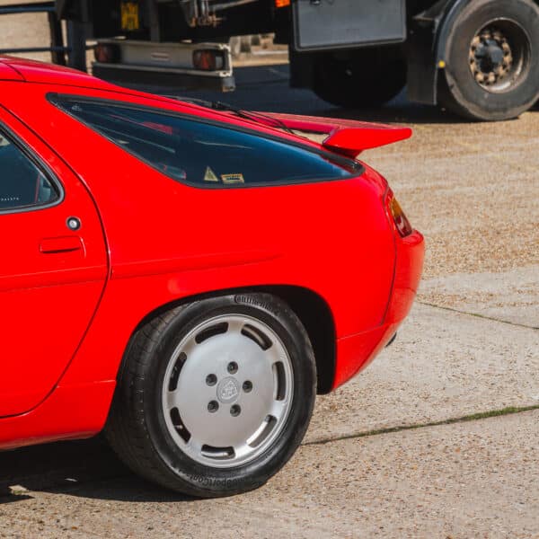 1989 Porsche 928 Unloading 11