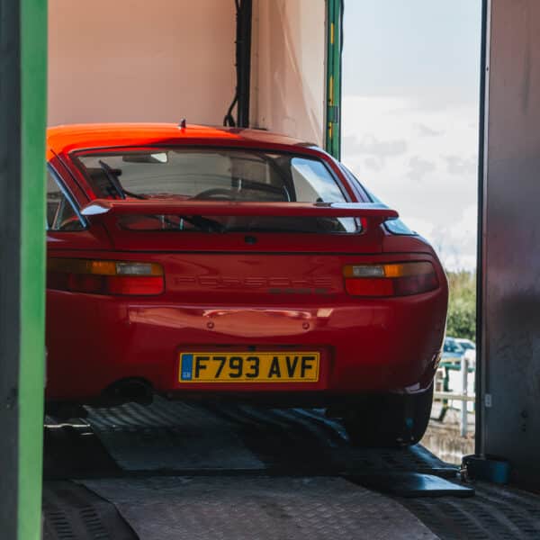 1989 Porsche 928 Unloading 2