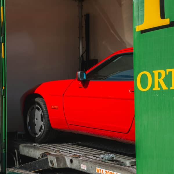 1989 Porsche 928 Unloading 4